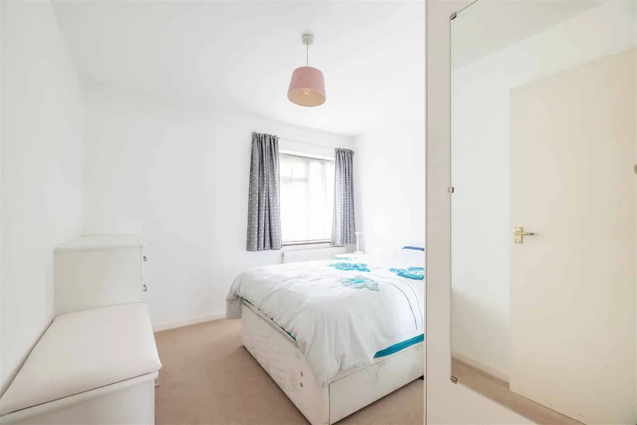 Dean Close, Windsor, SL4, photo 12