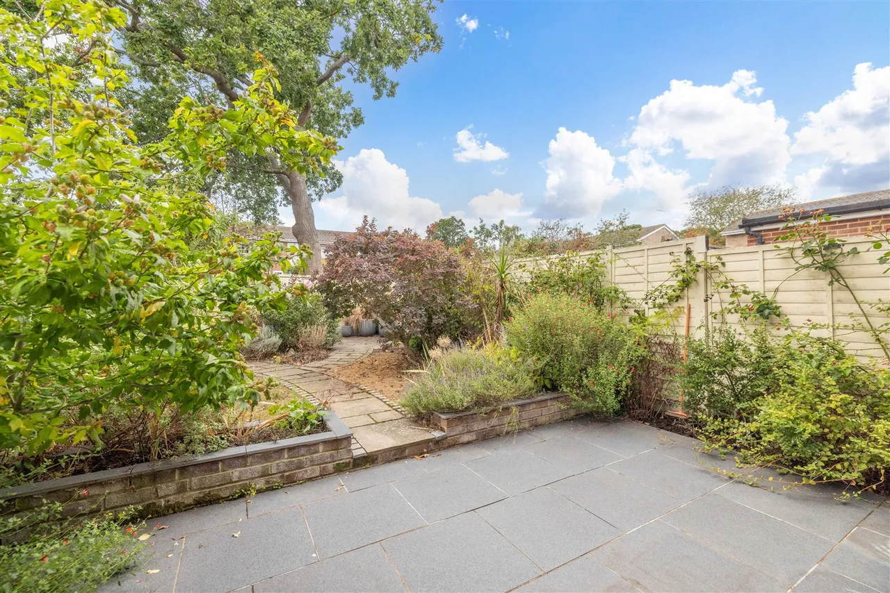 Dean Close, Windsor, SL4, photo 9