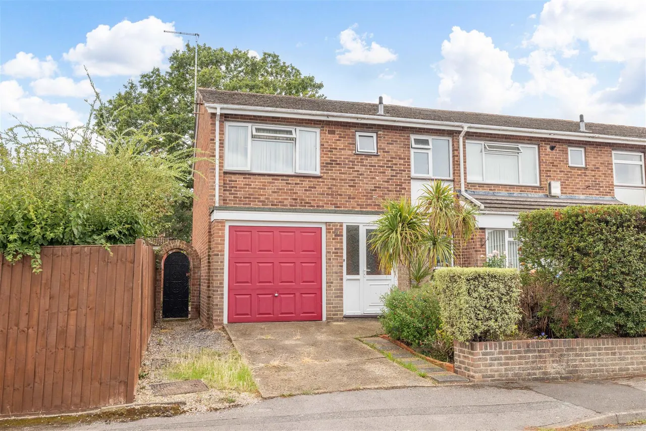 3 bed house for sale, Dean Close, Windsor, SL4