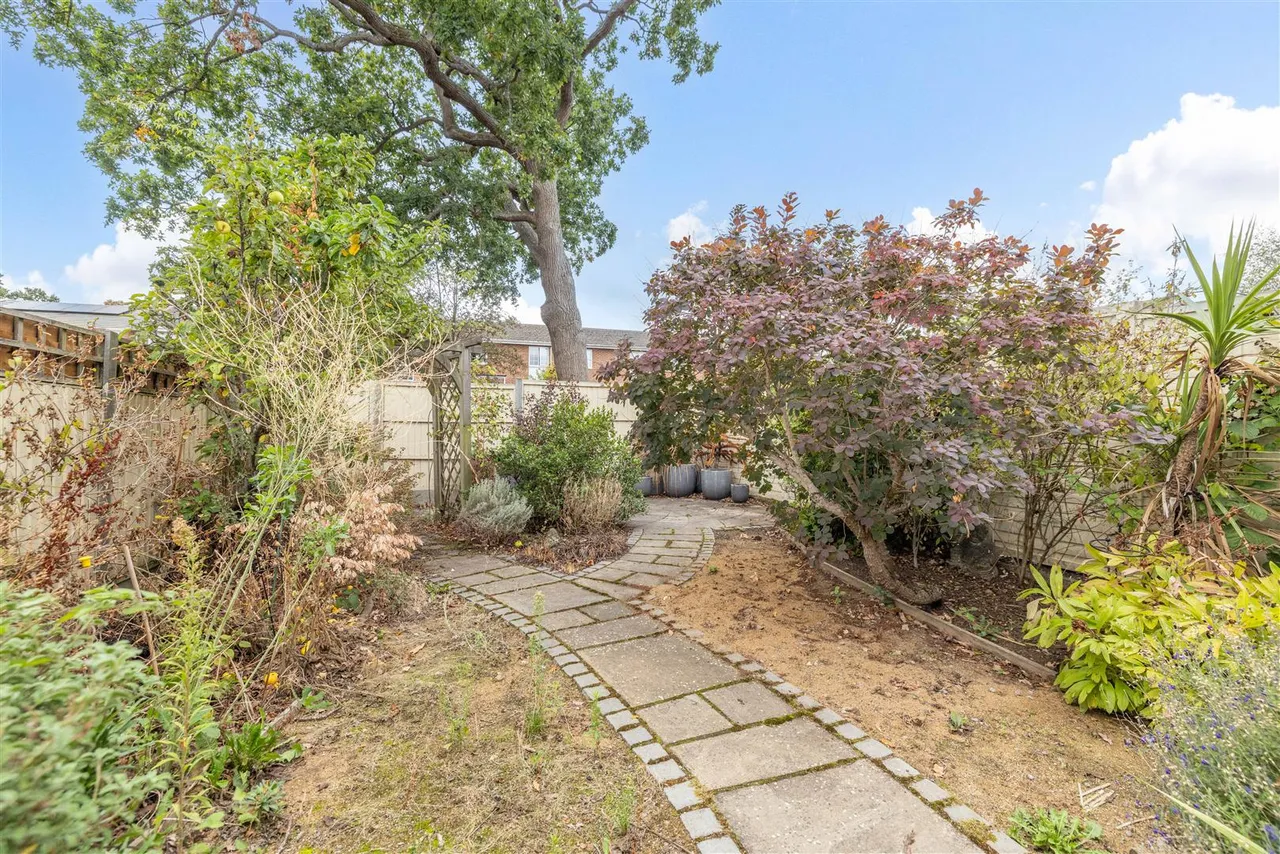 Dean Close, Windsor, SL4, photo 10