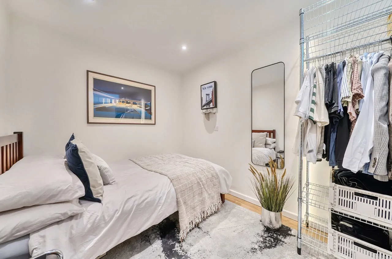 Tavistock Close, Romsey, Hampshire, SO51, photo 12
