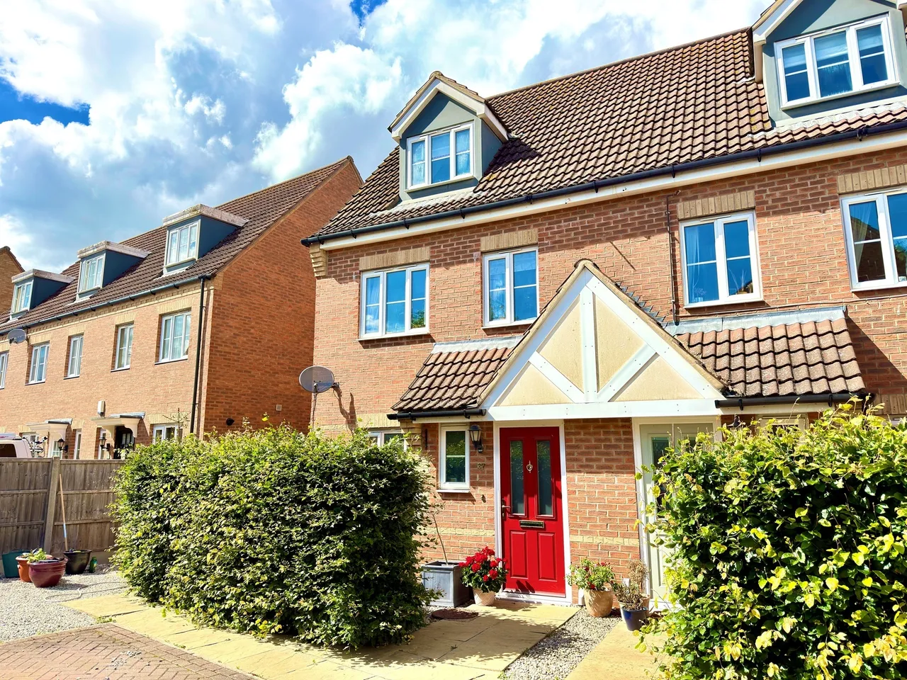 3 bed house for sale — Elgar Way, Stamford