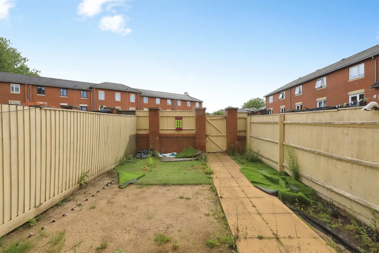 Field Close, Bilston, WV14, photo 20