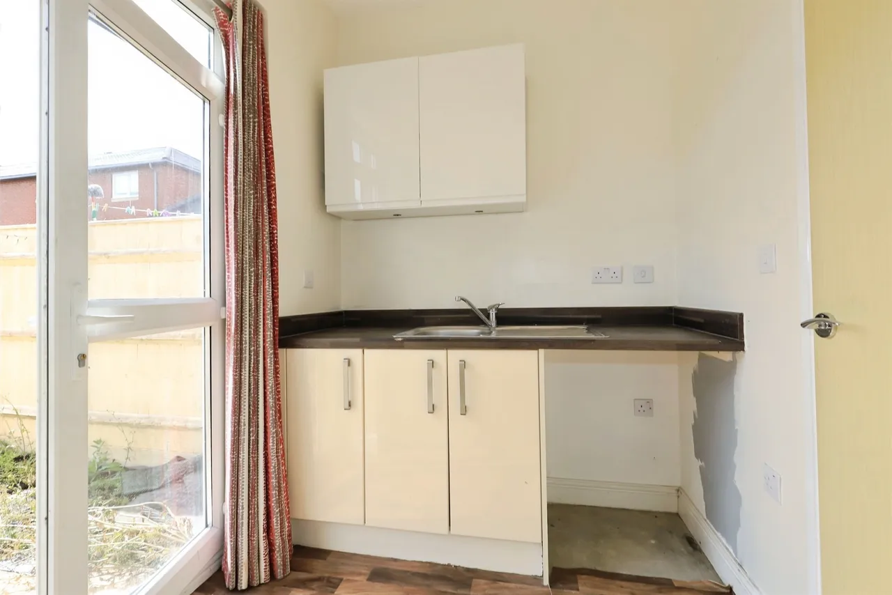 Field Close, Bilston, WV14, photo 6