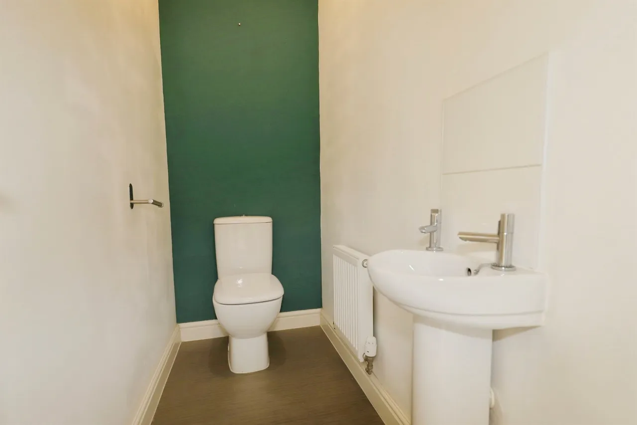 Field Close, Bilston, WV14, photo 12