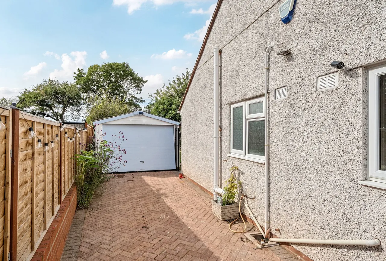 Pearsall Road, Gloucestershire, Longwell Green, BS30 9BE, photo 21