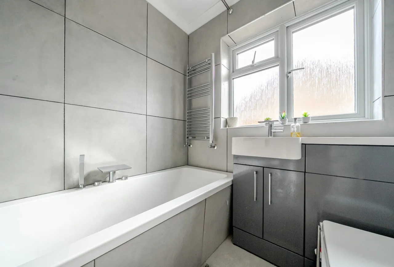 Pearsall Road, Gloucestershire, Longwell Green, BS30 9BE, photo 11