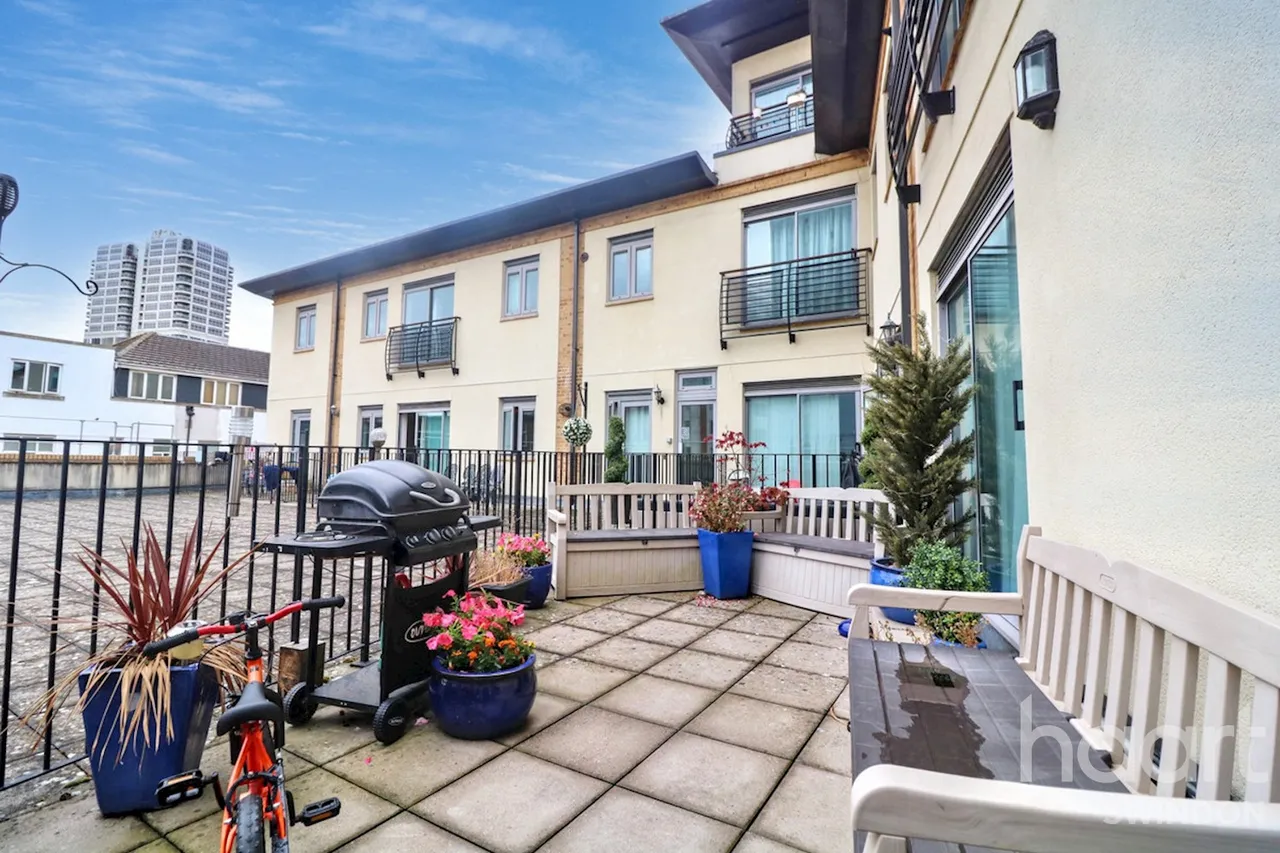 2 bed flat for sale, Holbrook Way, Swindon, SN1