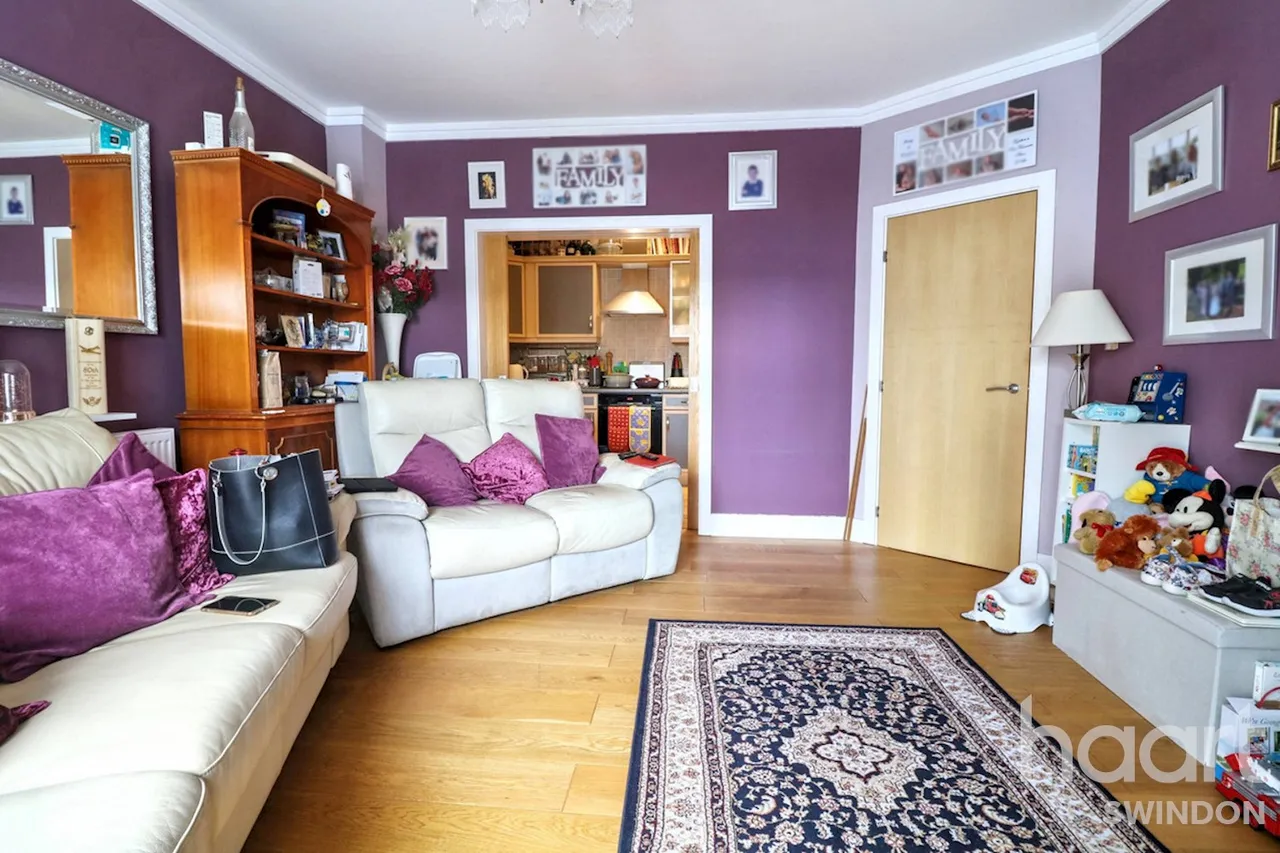 Holbrook Way, Swindon, SN1, photo 2