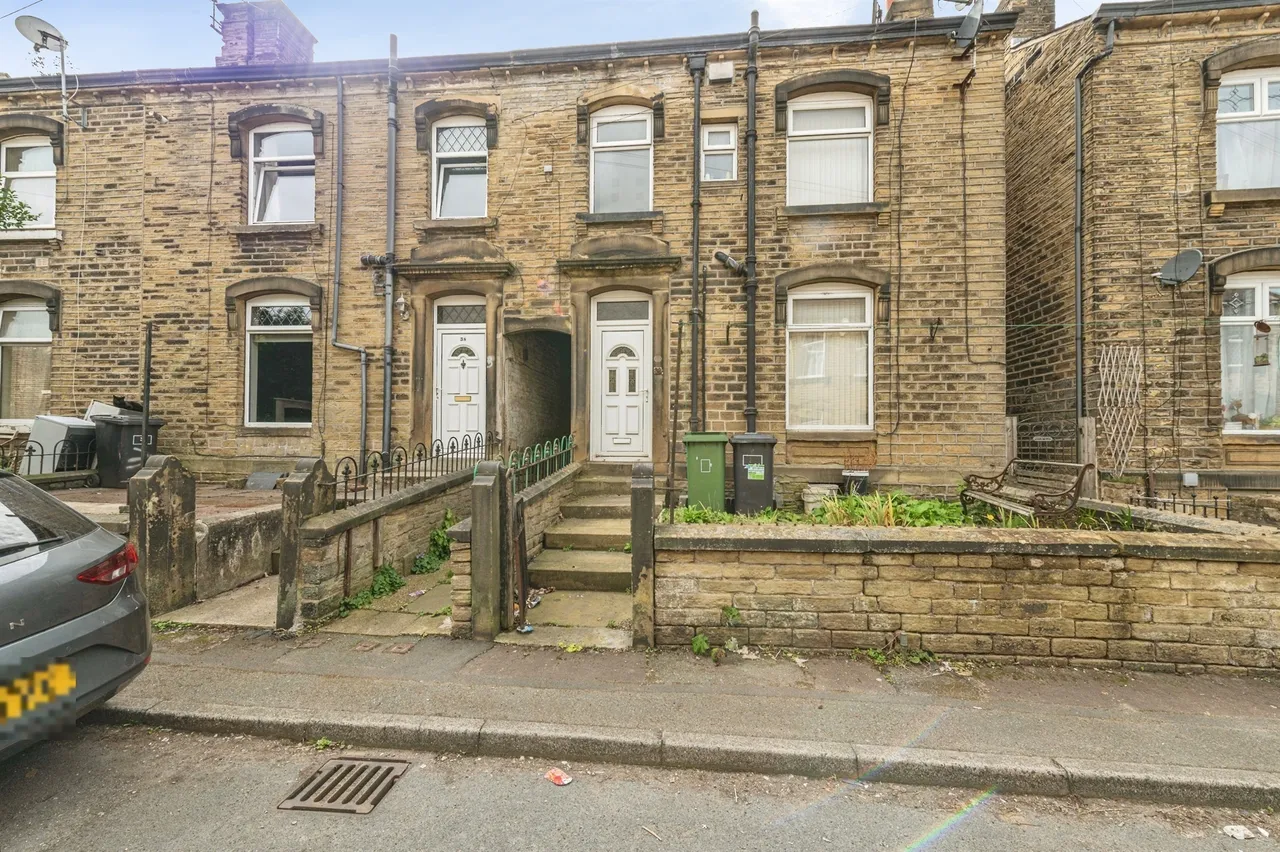 2 bed house for sale — Chapel Terrace, Crosland Moor, Huddersfield