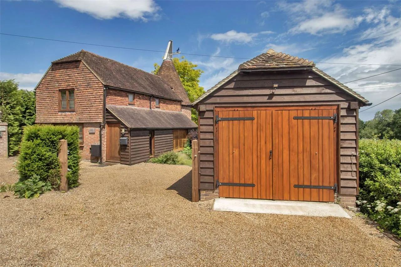 School House Lane, Horsmonden, Tonbridge, Kent, TN12 8BW, photo 2