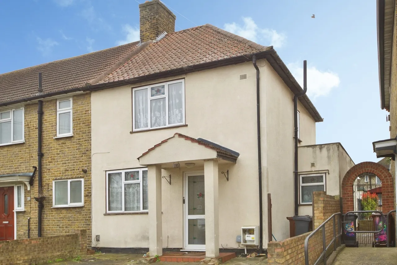 3 bed house for sale — Hedgemans Road, Dagenham, Essex, RM9