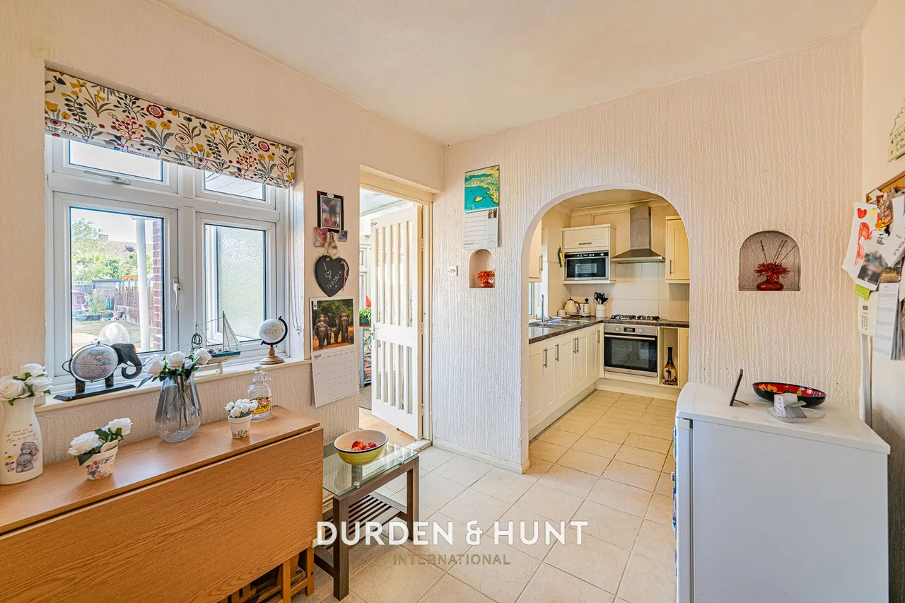 Thorntons Farm Avenue, Romford, RM7, photo 4