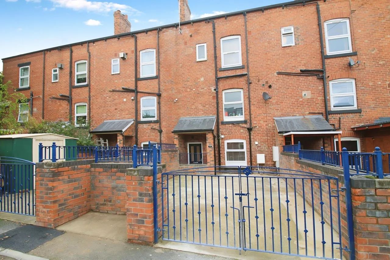 Back Carberry Road, Hyde Park, LS6, photo 8