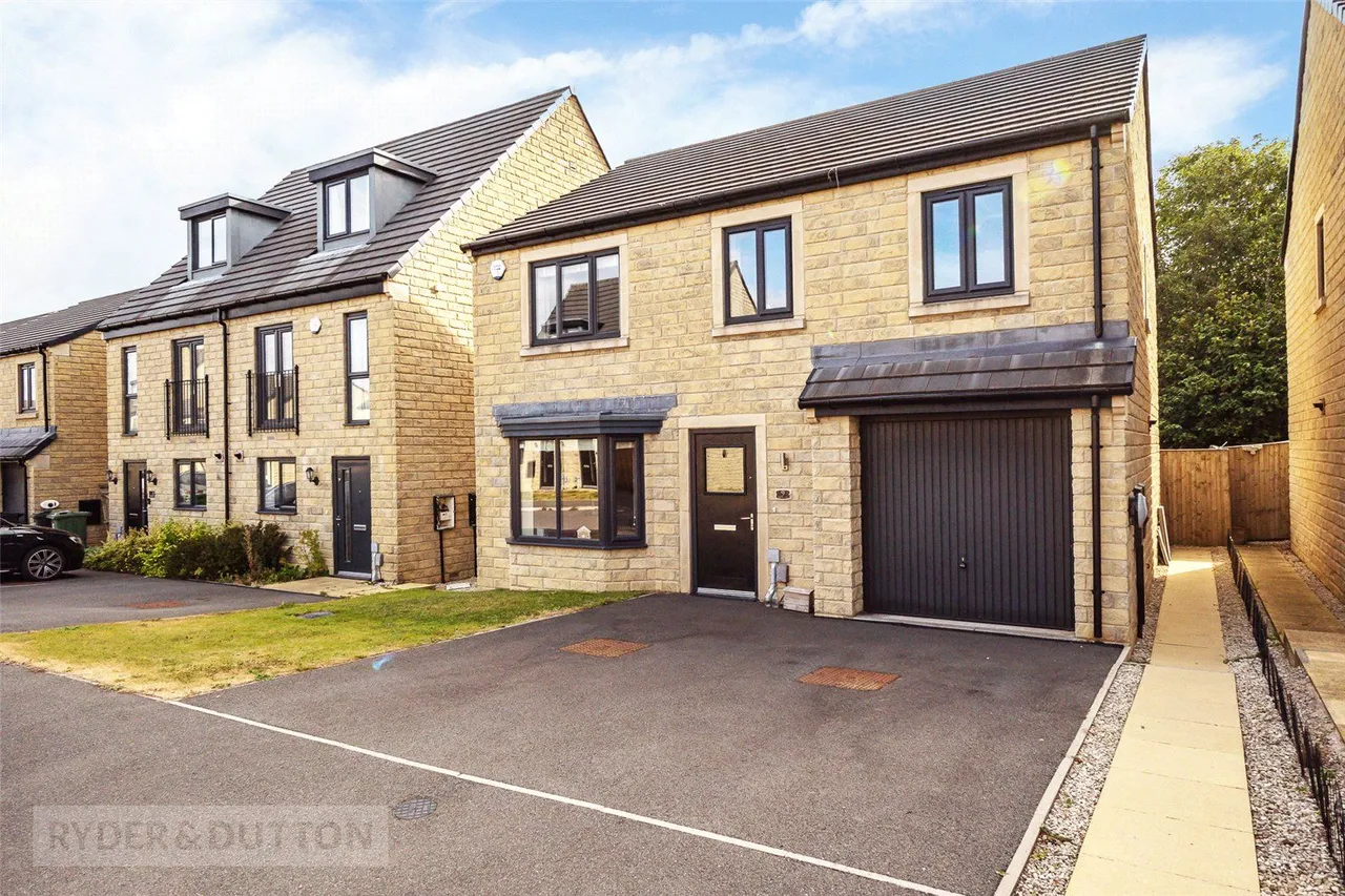 4 bed house for sale, Smithy Close, Lindley, HD3