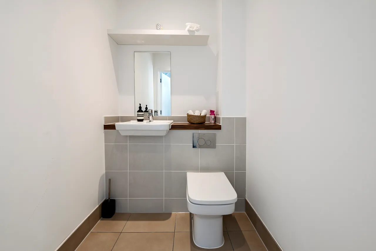 Reynard Way, Brentford, TW8, photo 18