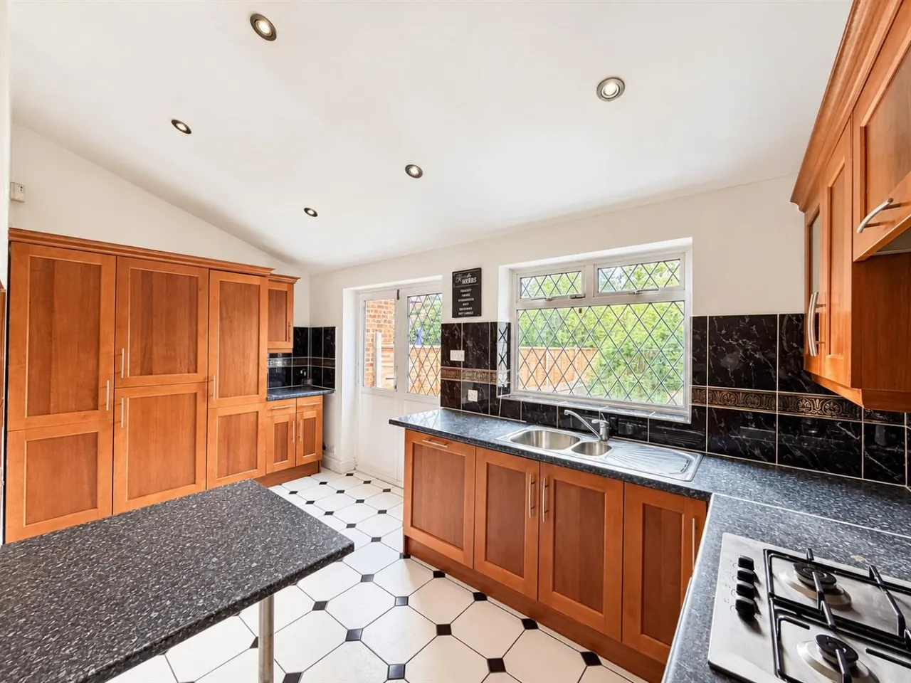 Semi-Detached To LetGresham Road, Hounslow, TW3, photo 9