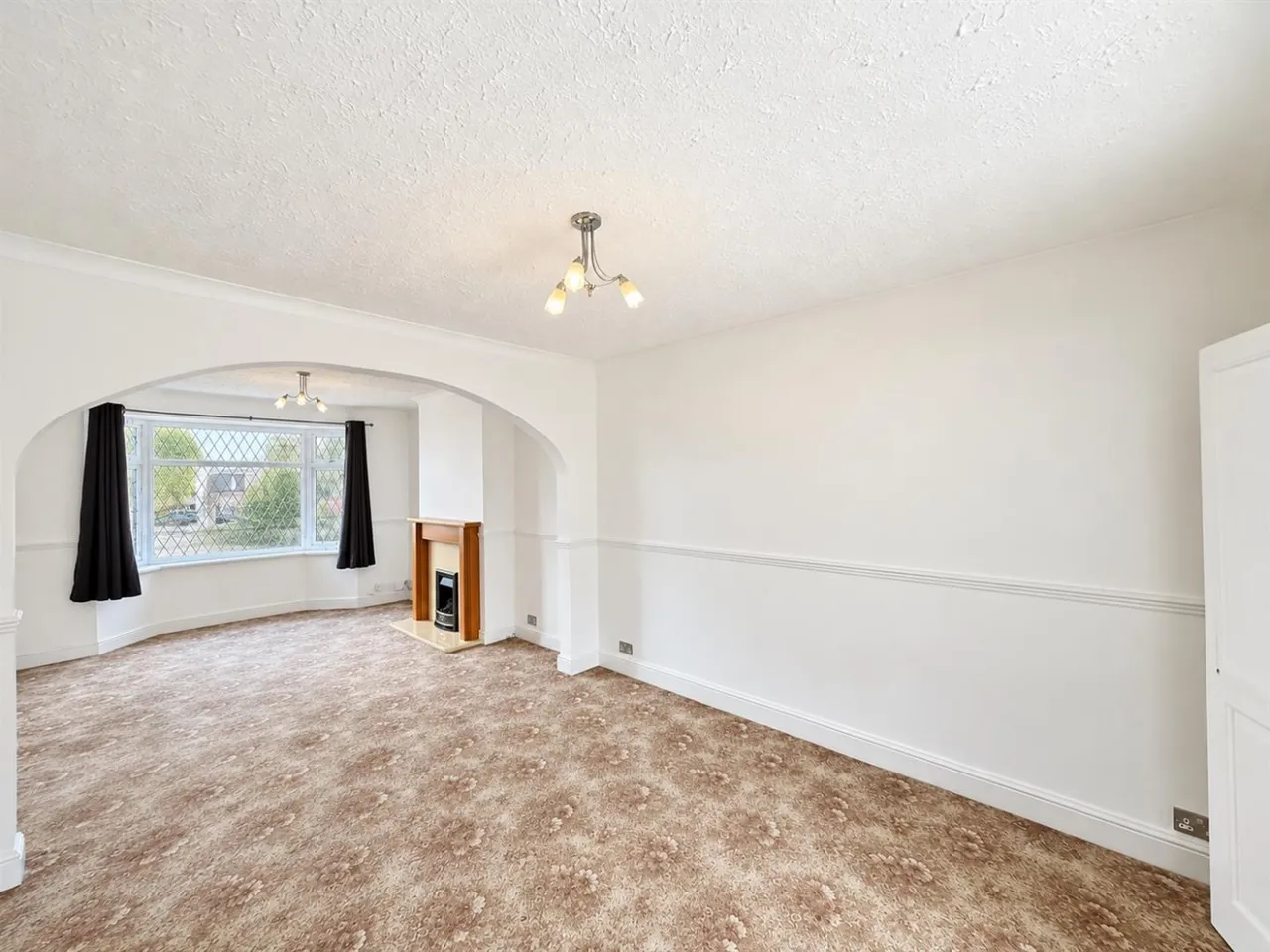 Semi-Detached To LetGresham Road, Hounslow, TW3, photo 2