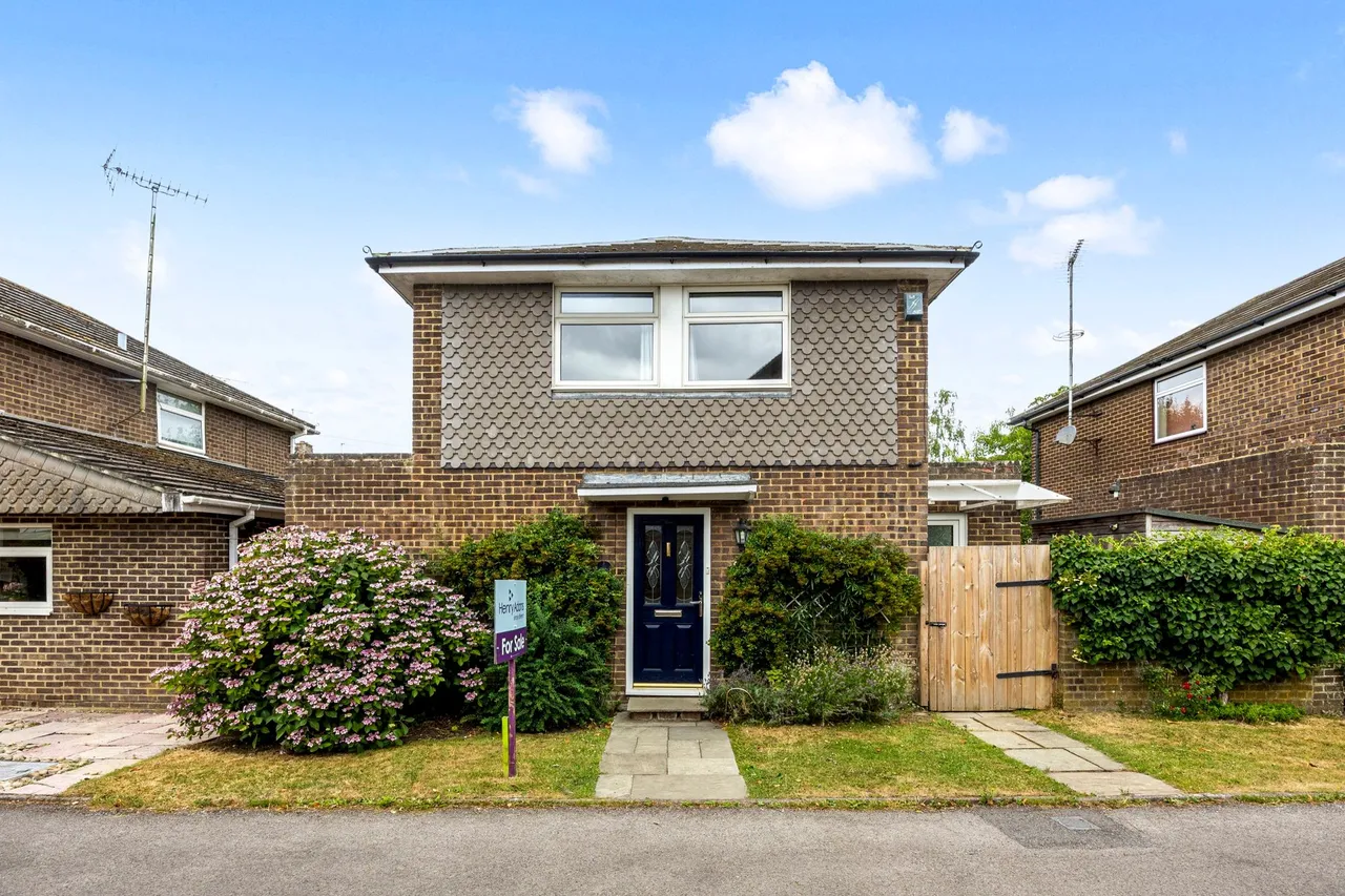 3 bed property for sale, High Street, Partridge Green, RH13