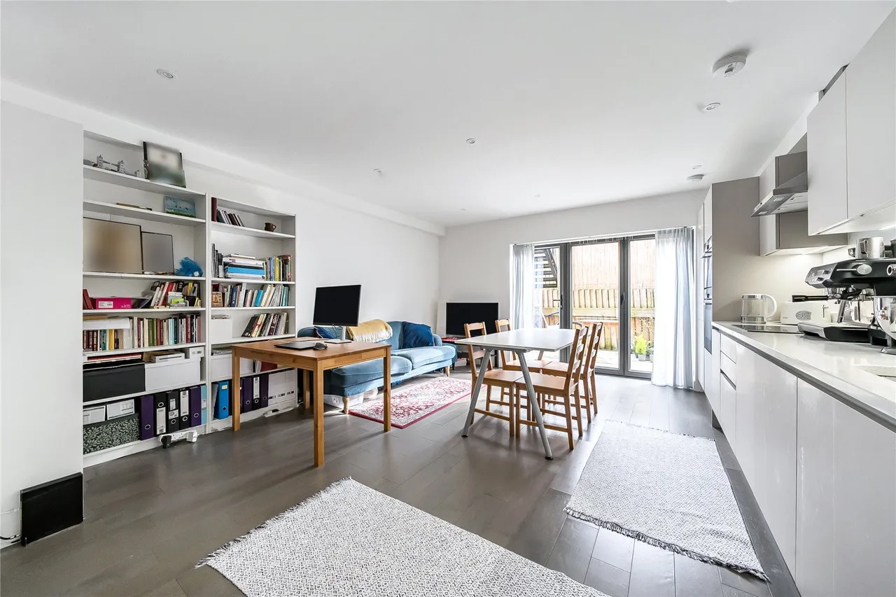 Harlow Gardens, Kingston Upon Thames, KT1, photo 2