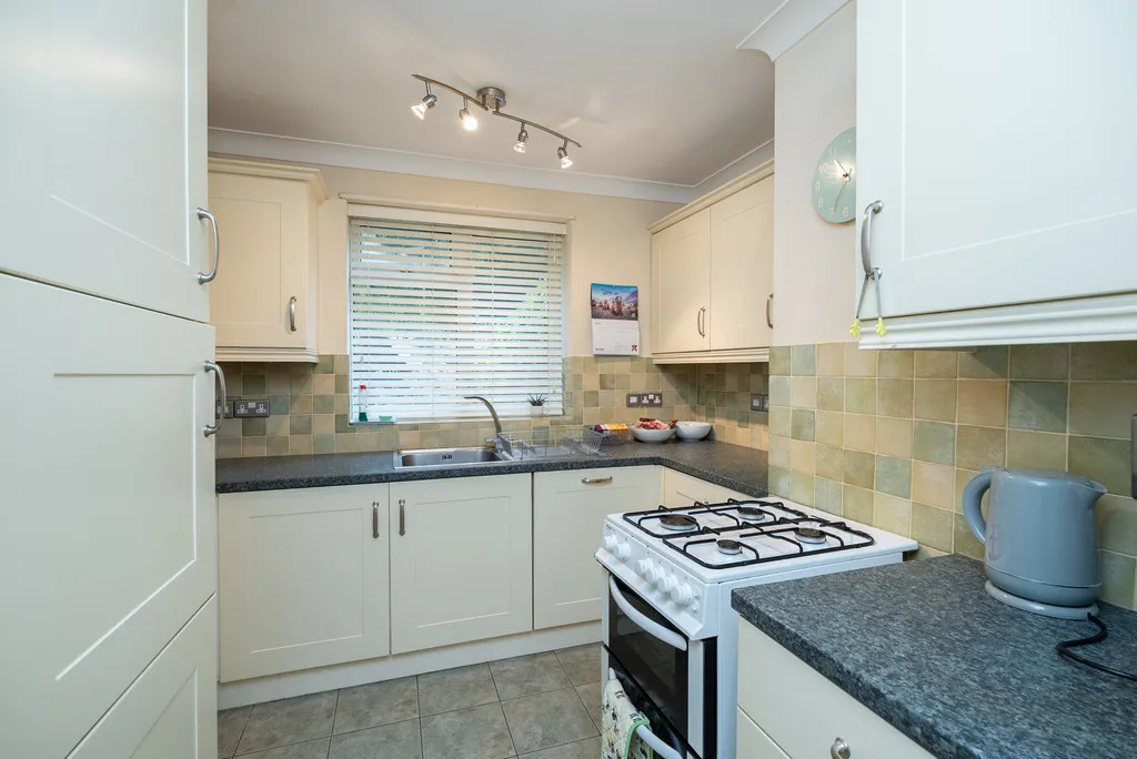 Springfield Road, Westcott, RH4, photo 3