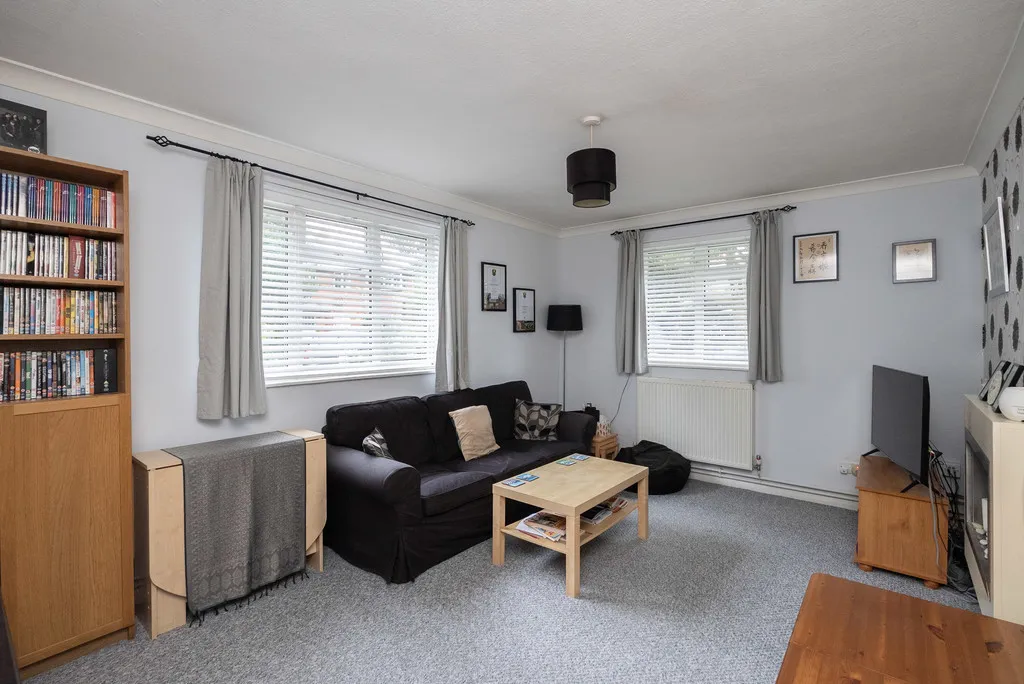 Springfield Road, Westcott, RH4, photo 2