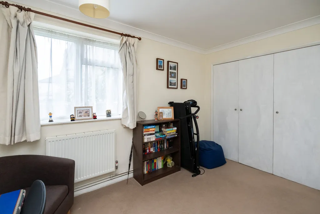 Springfield Road, Westcott, RH4, photo 8