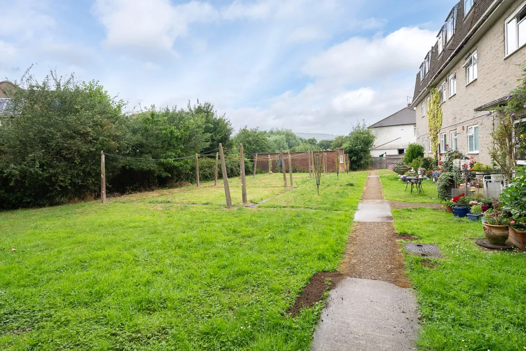Springfield Road, Westcott, RH4, photo 4