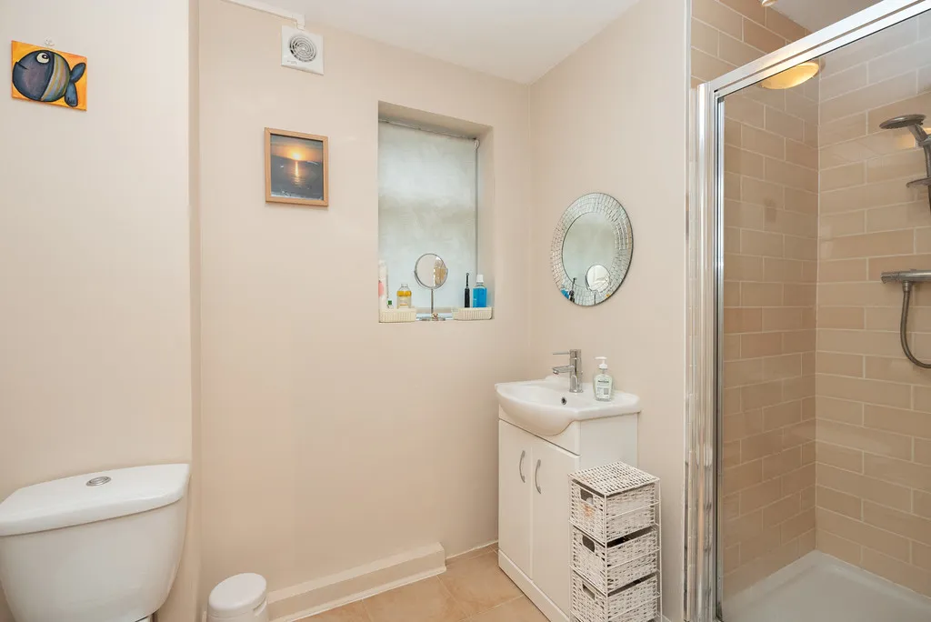 Springfield Road, Westcott, RH4, photo 7