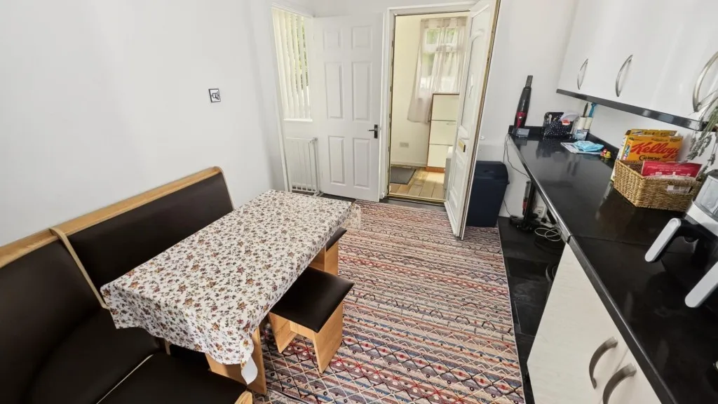Farmclose Road, Wootton, photo 13