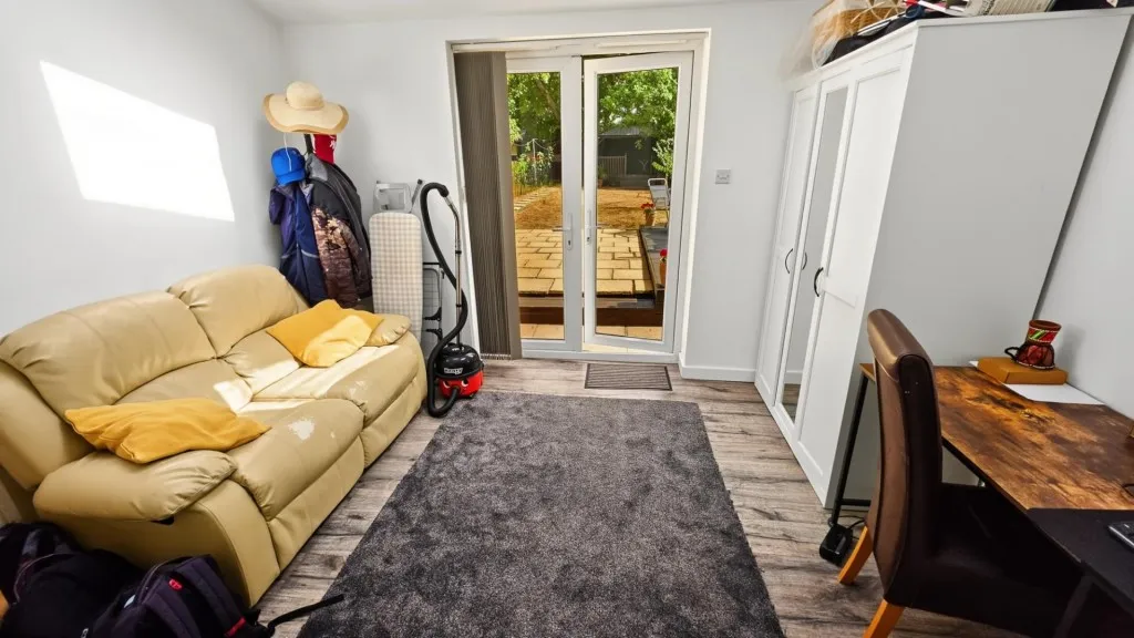 Farmclose Road, Wootton, photo 6