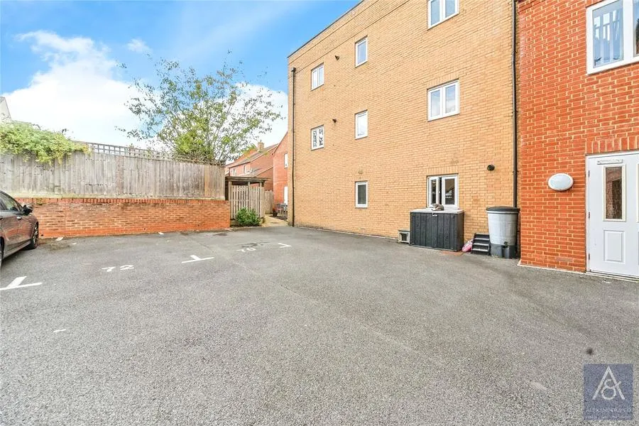Needlepin Way, Buckingham, MK18, photo 16