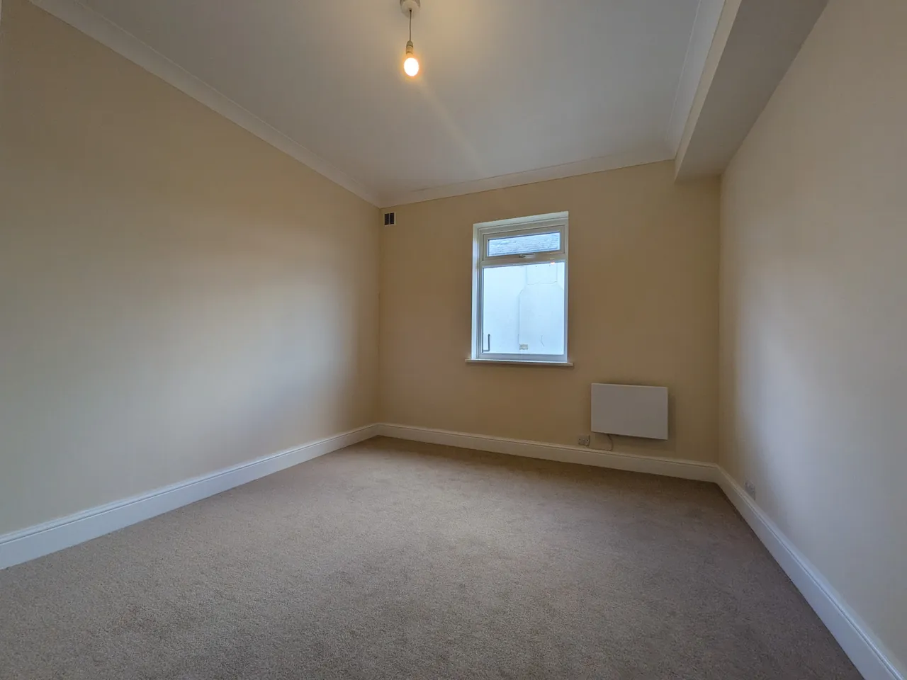 Woodlands Road, RH1, photo 7