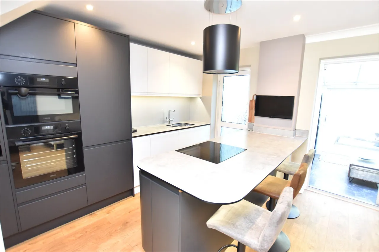 Nash Close, Farnborough, GU14, photo 6