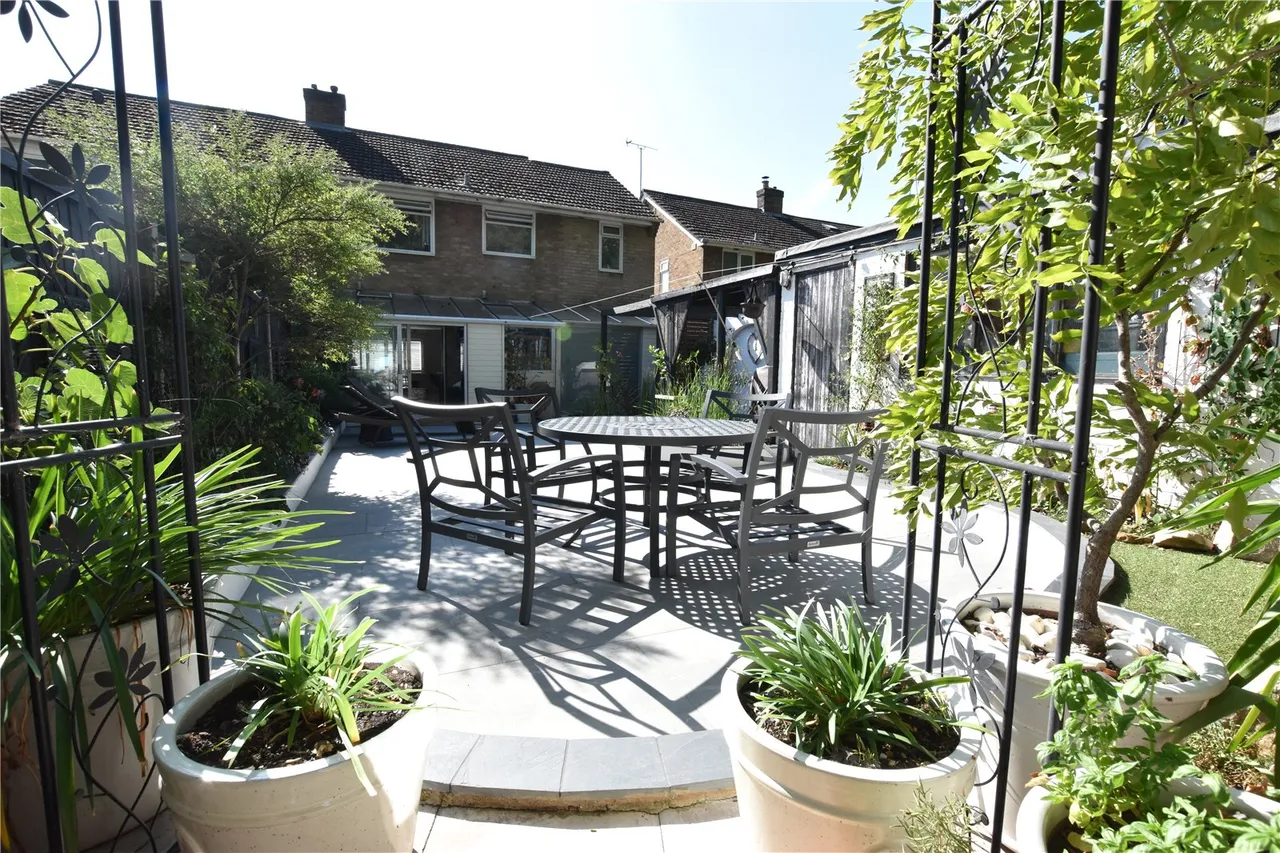 Nash Close, Farnborough, GU14, photo 17