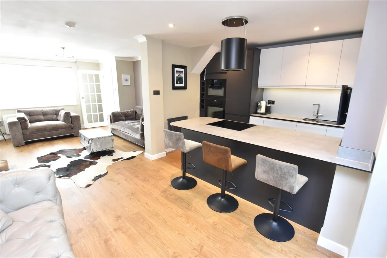 Nash Close, Farnborough, GU14, photo 2