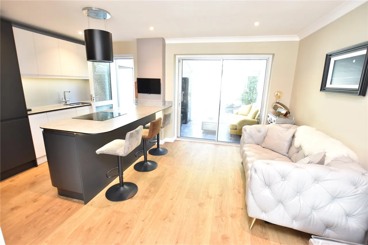 Nash Close, Farnborough, GU14, photo 10