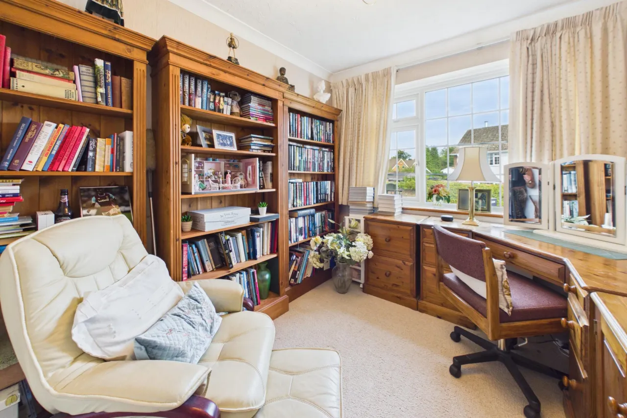 Nicholas Way, Hemel Hempstead, HP2, photo 19