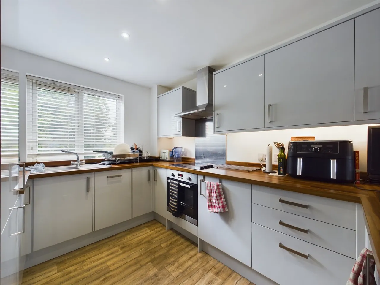 Ashford, Surrey, photo 16