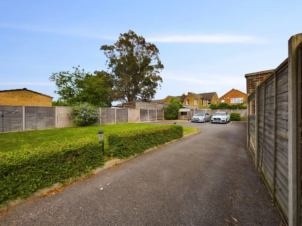Ashford, Surrey, photo 3