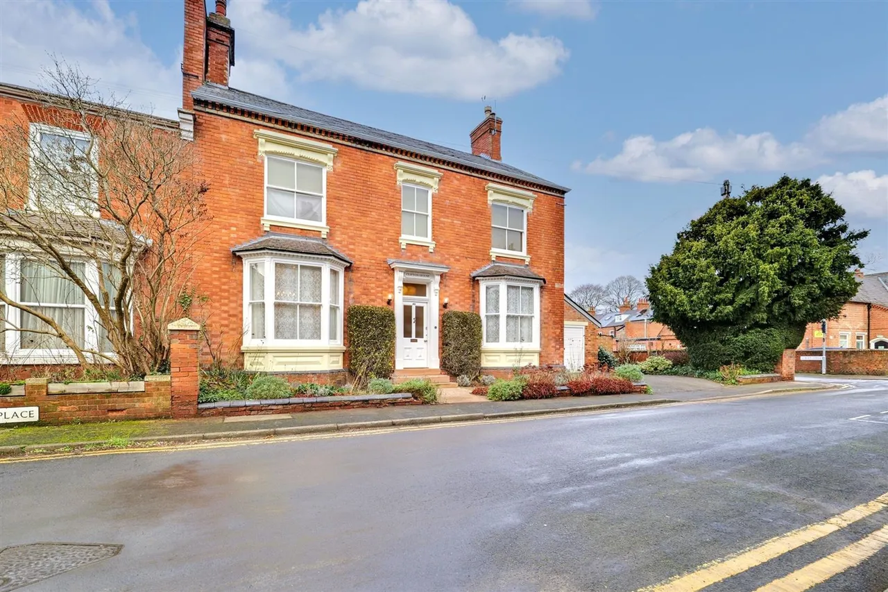 6 bed house for sale — Albert Place, Loughborough, LE11