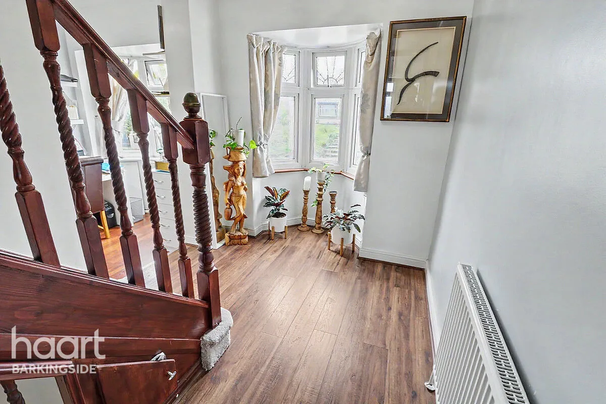 Stoneleigh Road, Clayhall, IG5, photo 13