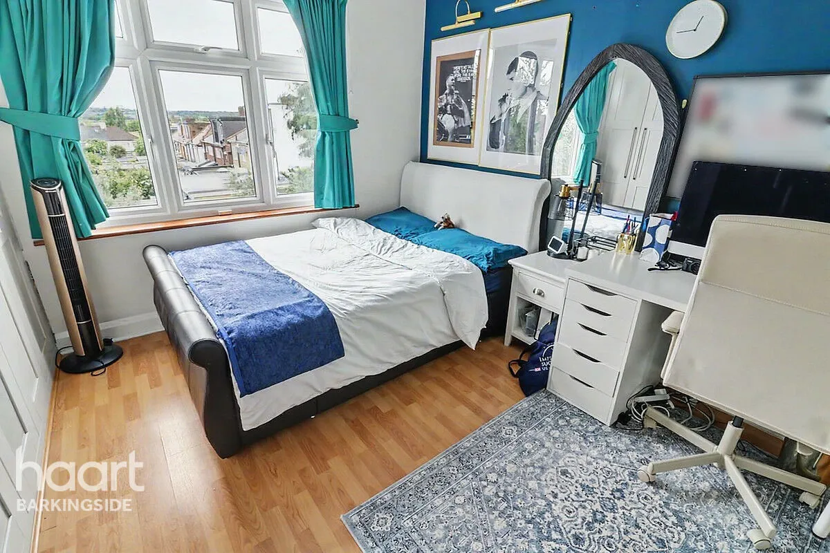 Stoneleigh Road, Clayhall, IG5, photo 15