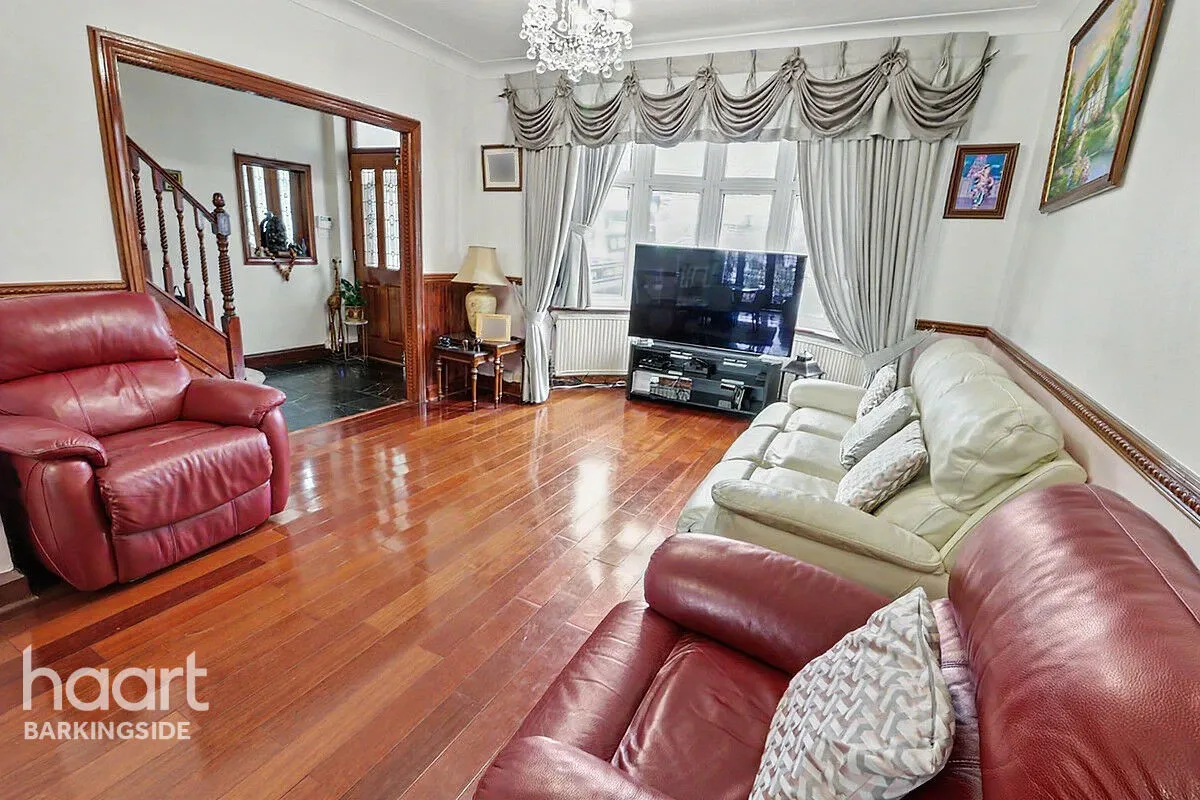 Stoneleigh Road, Clayhall, IG5, photo 4
