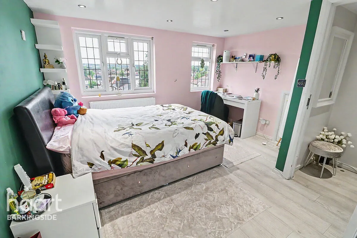 Stoneleigh Road, Clayhall, IG5, photo 21