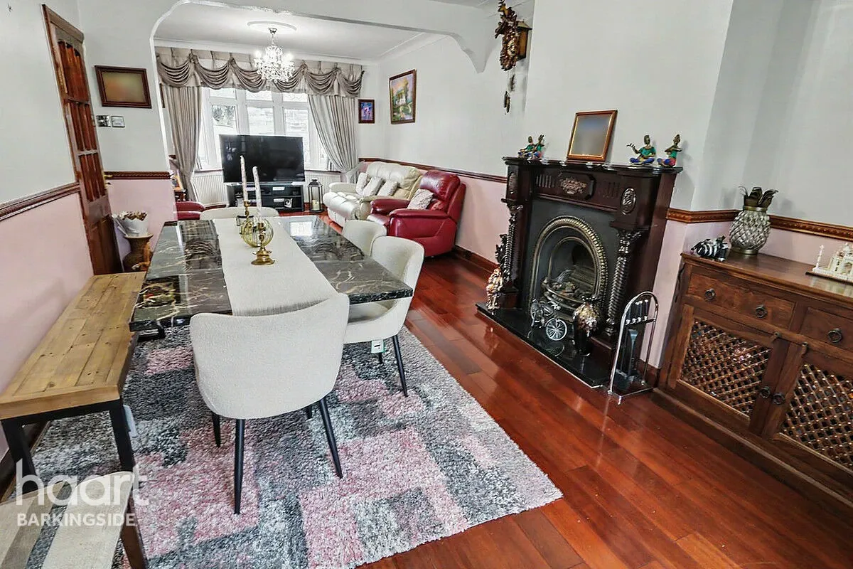 Stoneleigh Road, Clayhall, IG5, photo 6