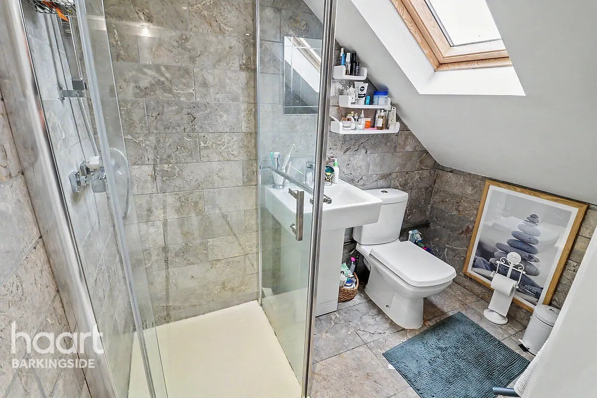 Stoneleigh Road, Clayhall, IG5, photo 24