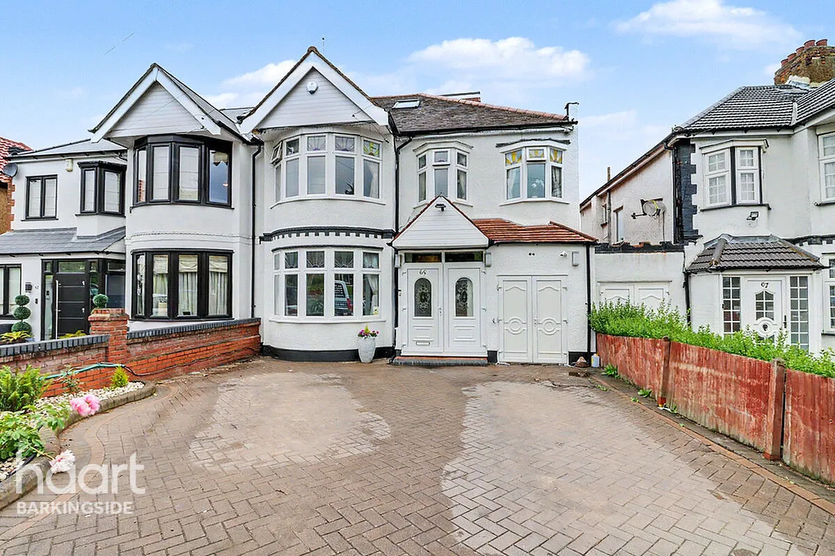 5 bed house for sale, Stoneleigh Road, Clayhall, IG5