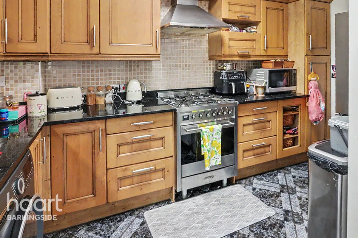 Stoneleigh Road, Clayhall, IG5, photo 10