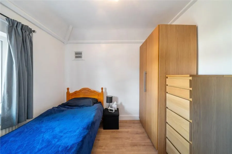 Kings Road, West Drayton, UB7, photo 19